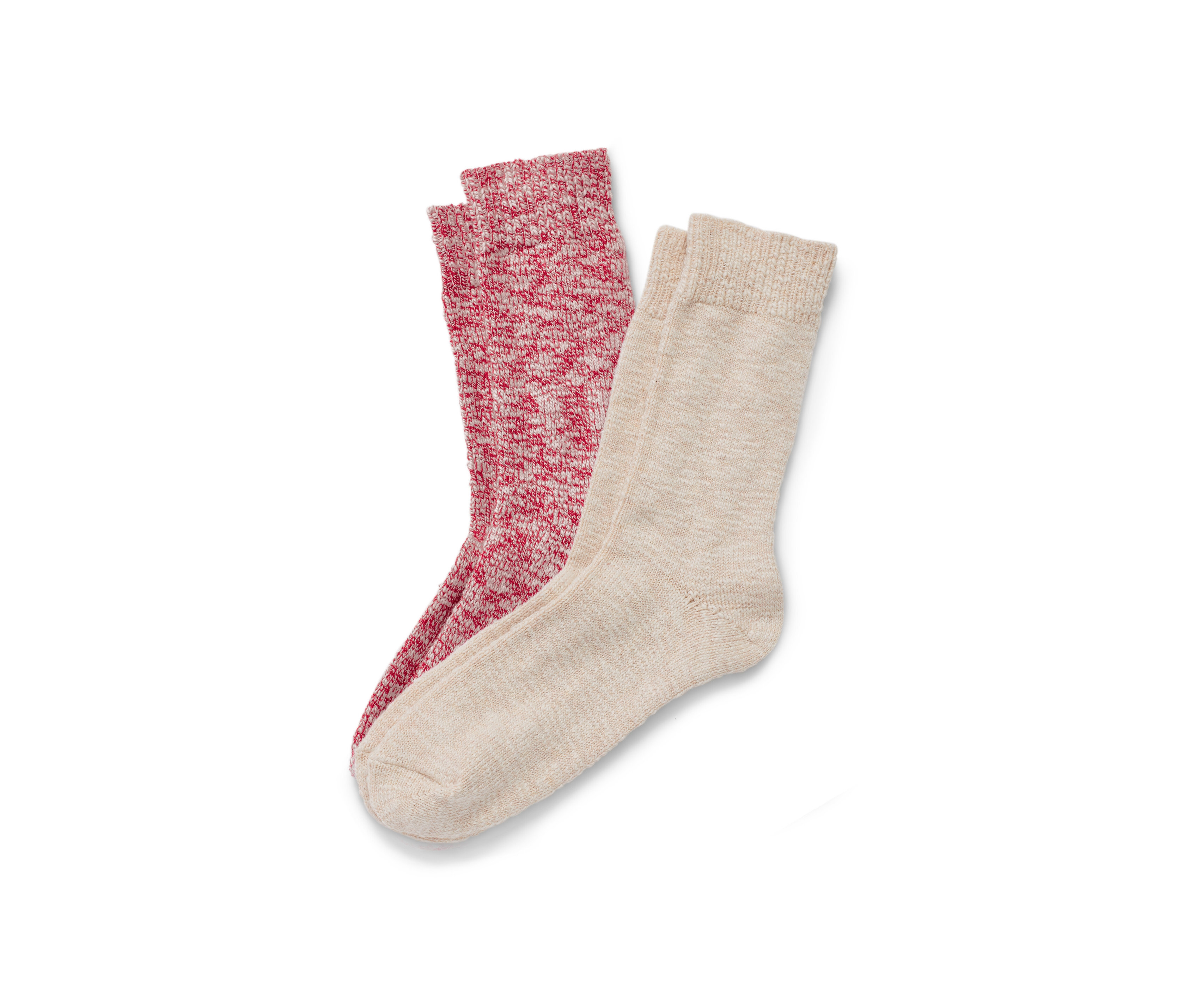 Dva páry pletených ponožiek ležia na bielom pozadí.