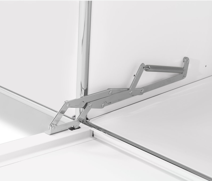 Detail mechanizmu výklopných dvierok bielej skrinky CN3.