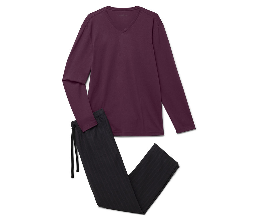 Fialové pyžamo s dlhým rukávom a čierne pruhované pyžamové nohavice so sťahovacou šnúrkou.