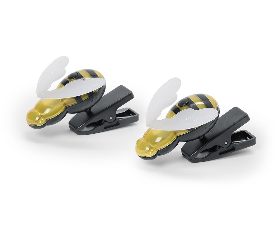 Dve klipsové lampy v tvare včiel ležia na bielom pozadí.