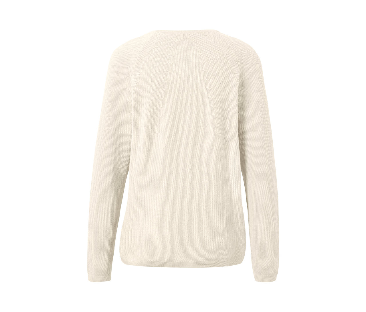 Detail krémovobiely pletený pulóver.