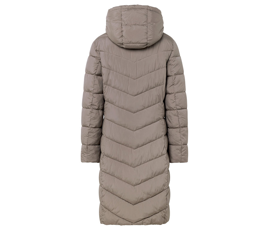 Pohľad zozadu na prešívanú béžovú páperovú bundu s kapucňou.