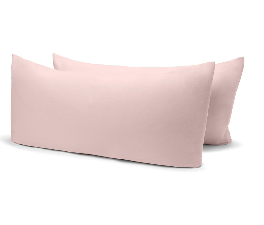 Dva svetloružové vankúše ležia vedľa seba na bielom pozadí.