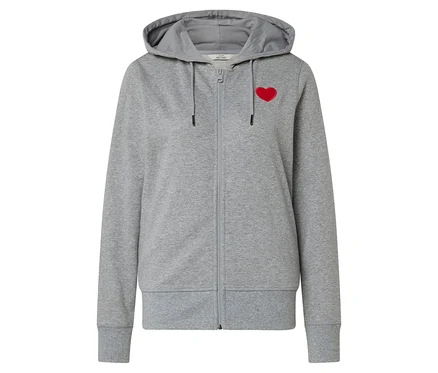 Sivá mikina na zips s kapucňou a červeným srdcom na hrudi.