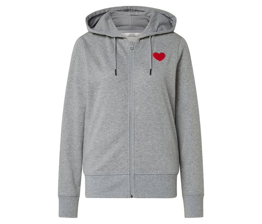 Sivá mikina na zips s kapucňou a červeným srdcom na hrudi.
