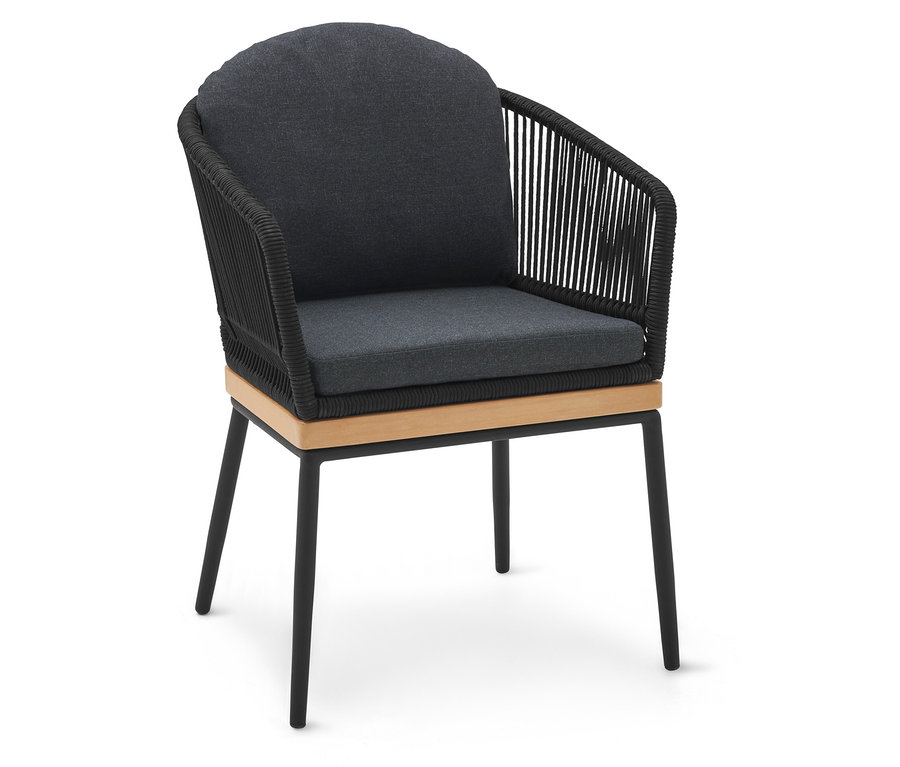 Záhradná stolička s textilným výpletom a tmavými vankúšmi.