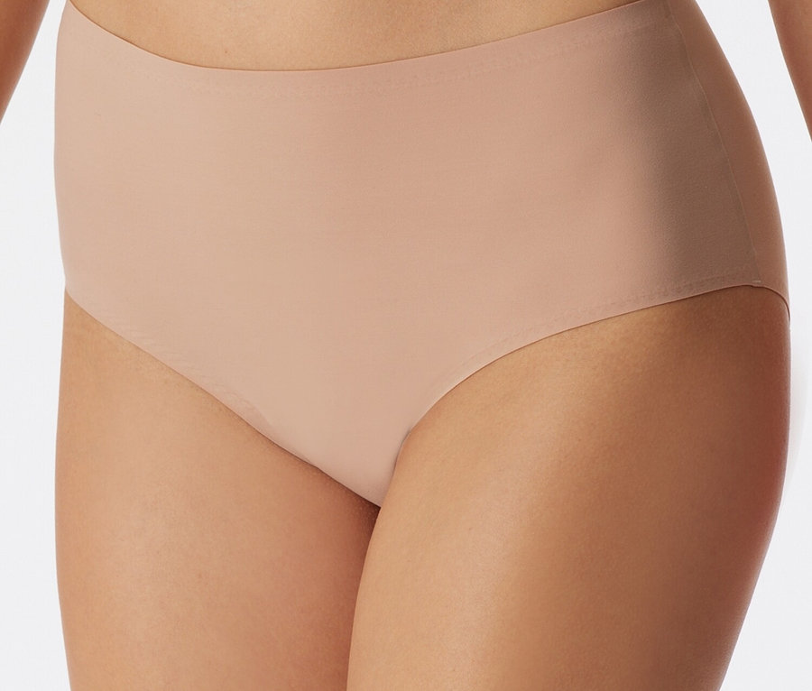 Detailný záber ženy v spodnej bielizni telovej farby.