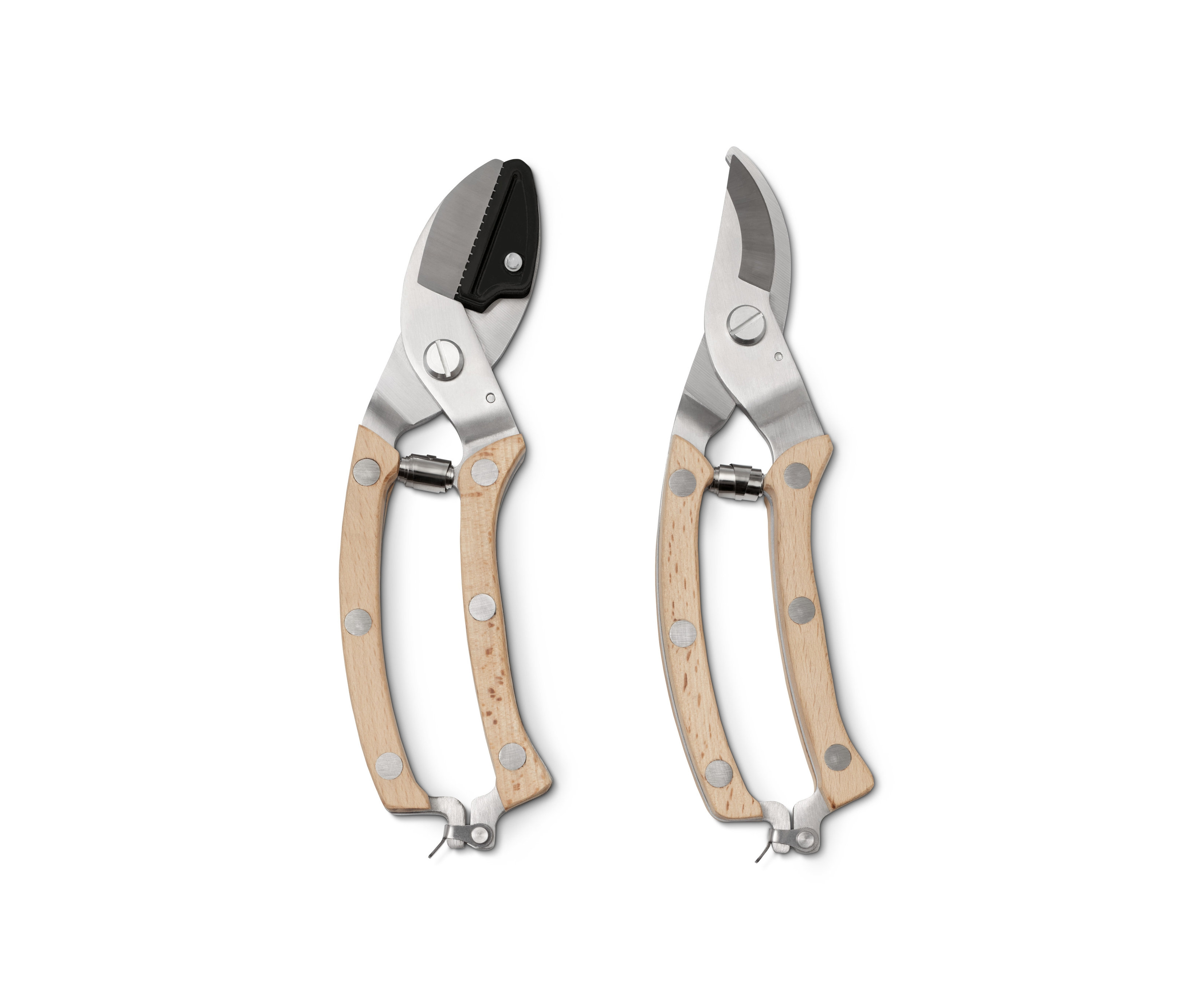 Dvoje záhradnícke nožnice.