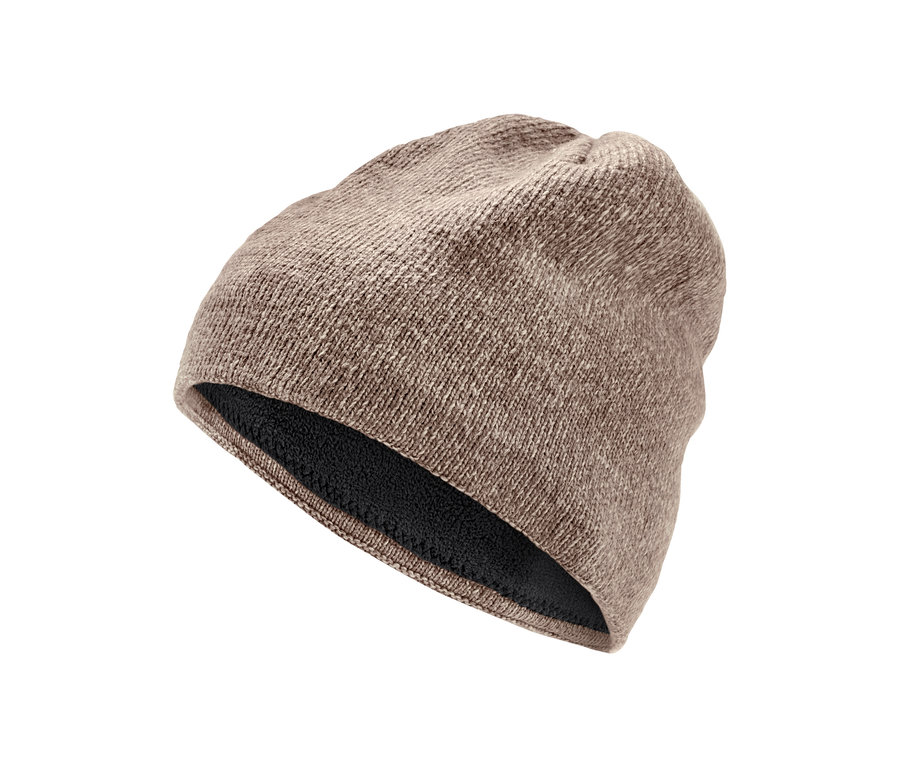 Hnedá pletená čiapka.