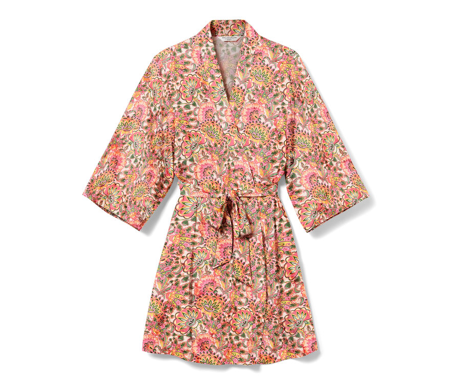 Kvetovaný župan s opaskom.