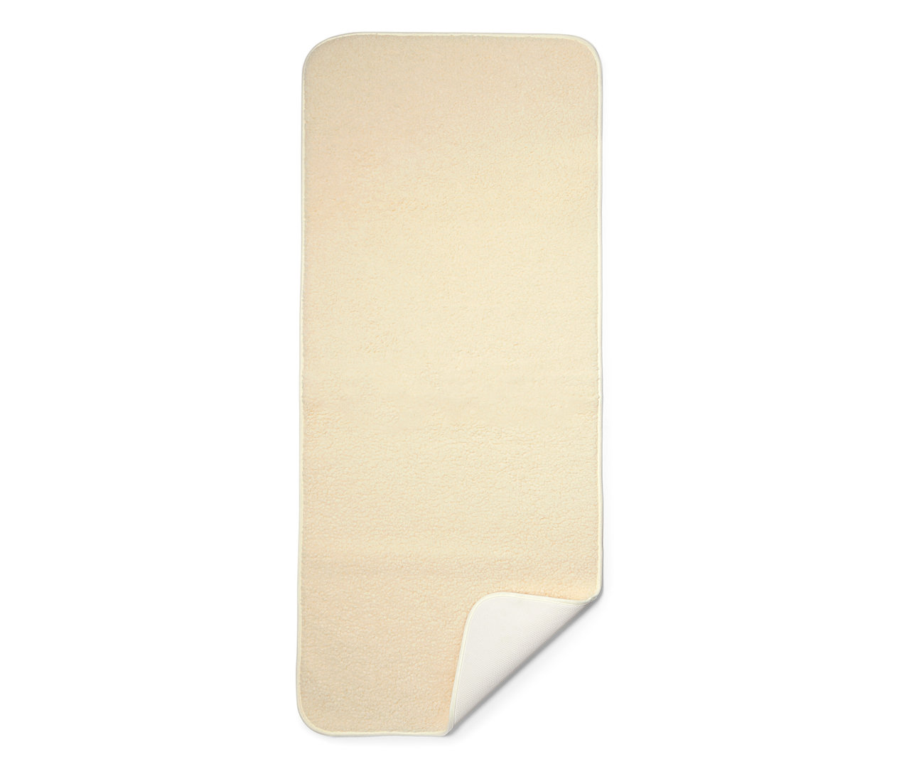 Béžová podložka na jogu so strižnou vlnou leží na bielom pozadí.