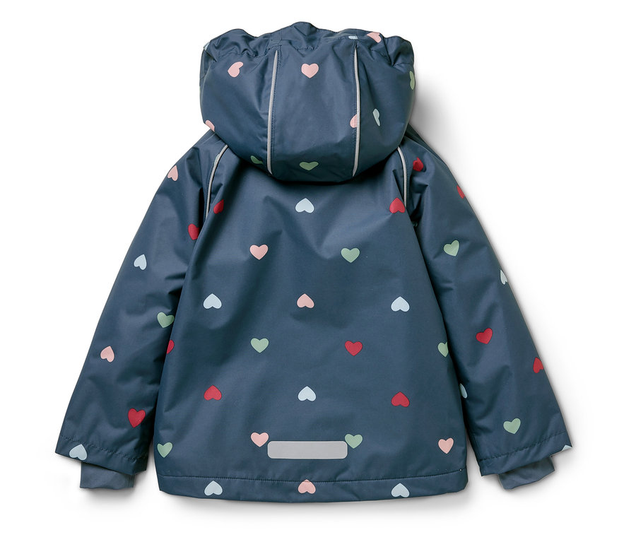 Modrá bunda s kapucňou s potlačou srdiečok.