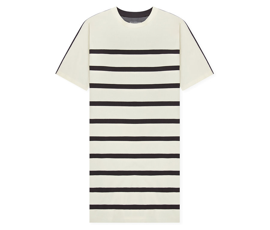 Krémová, krátka nočná košeľa SCHIESSER s vodorovnými čiernymi pruhmi a tmavým okrúhlym výstrihom.