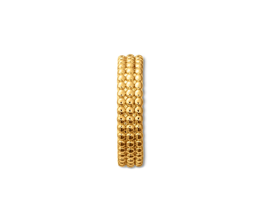 Detail zlatej náušnice Ear cuff s guľôčkovou štruktúrou.