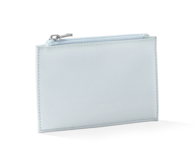 Svetlomodrá peňaženka so zipsom.