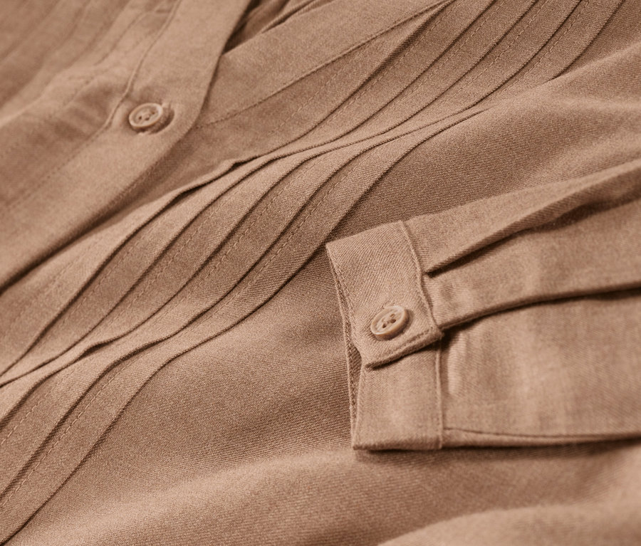 Detail tunikovej blúzky.