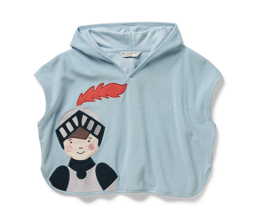 Svetlomodré froté pončo s kapucňou. Na ponču je našitý rytier.