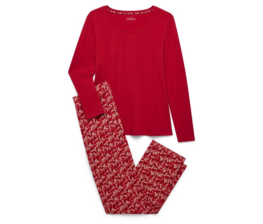 Červené pyžamo s dlhým rukávom a kvetinovými nohavicami.