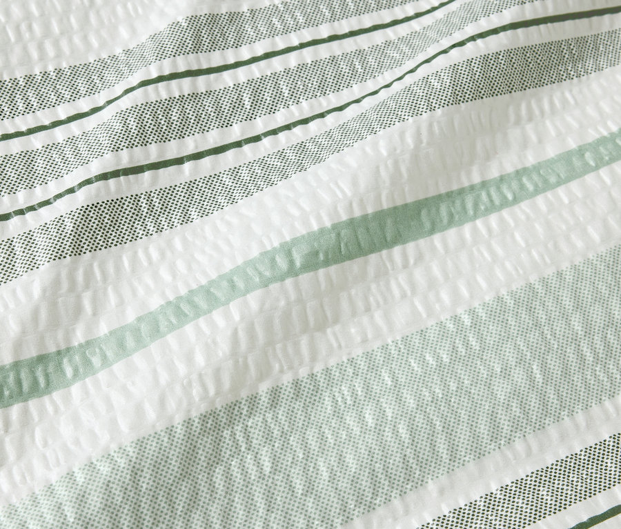 Detail krepových obliečok z mikrovlákna štandardnej veľkosti s bielymi a zelenými pruhmi.