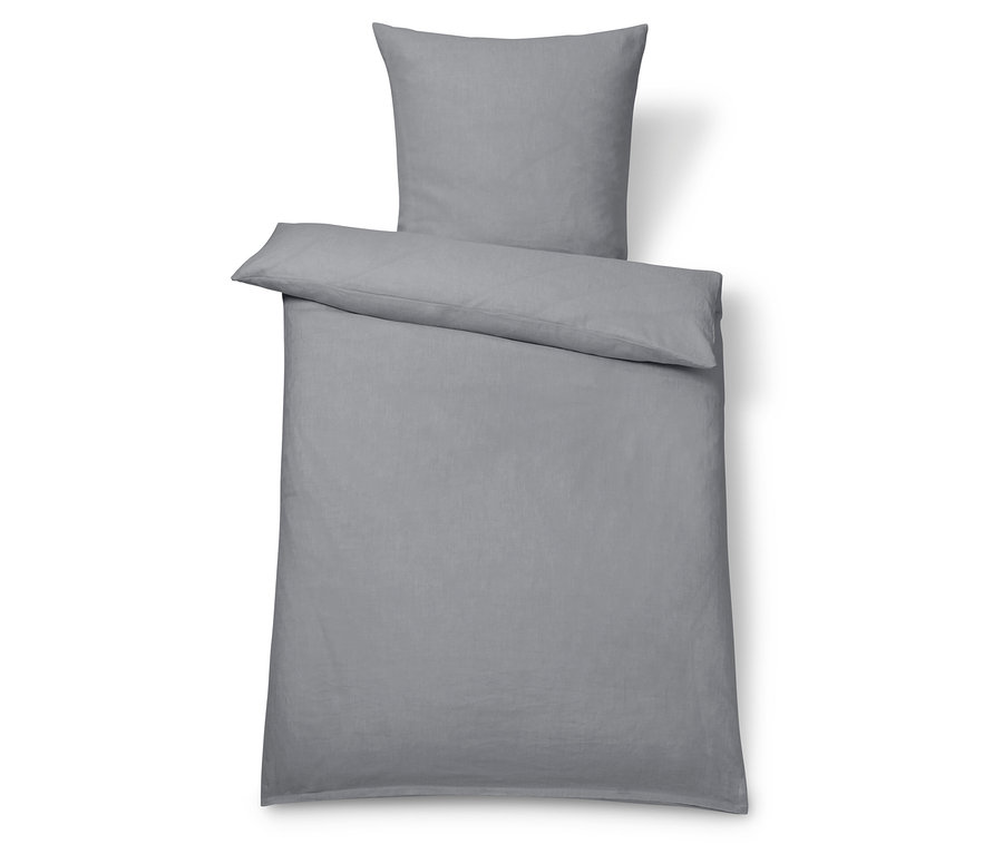 Sivé ľanové obliečky nadmernej veľkosti s vankúšom.