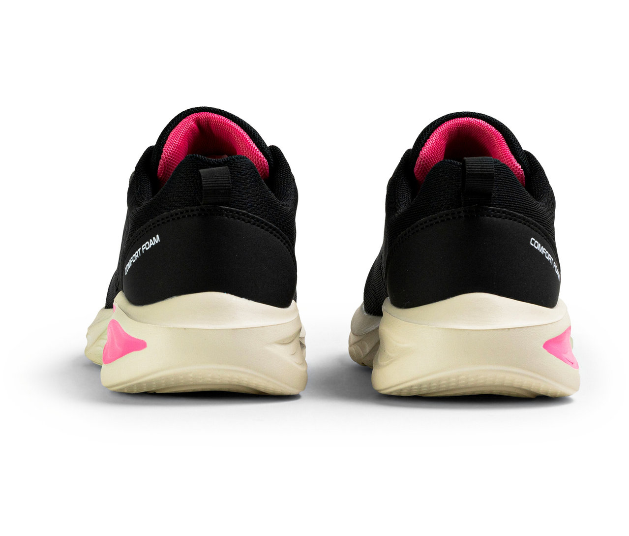 Pohľad zozadu na dvoje čierne dámske tenisky FILA Specctris.