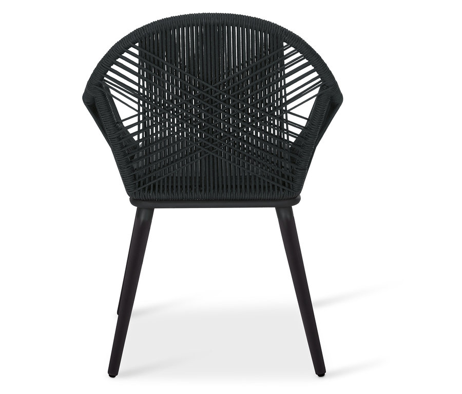 Čierna záhradná stolička s textilnou krížovou väzbou na bielom pozadí.