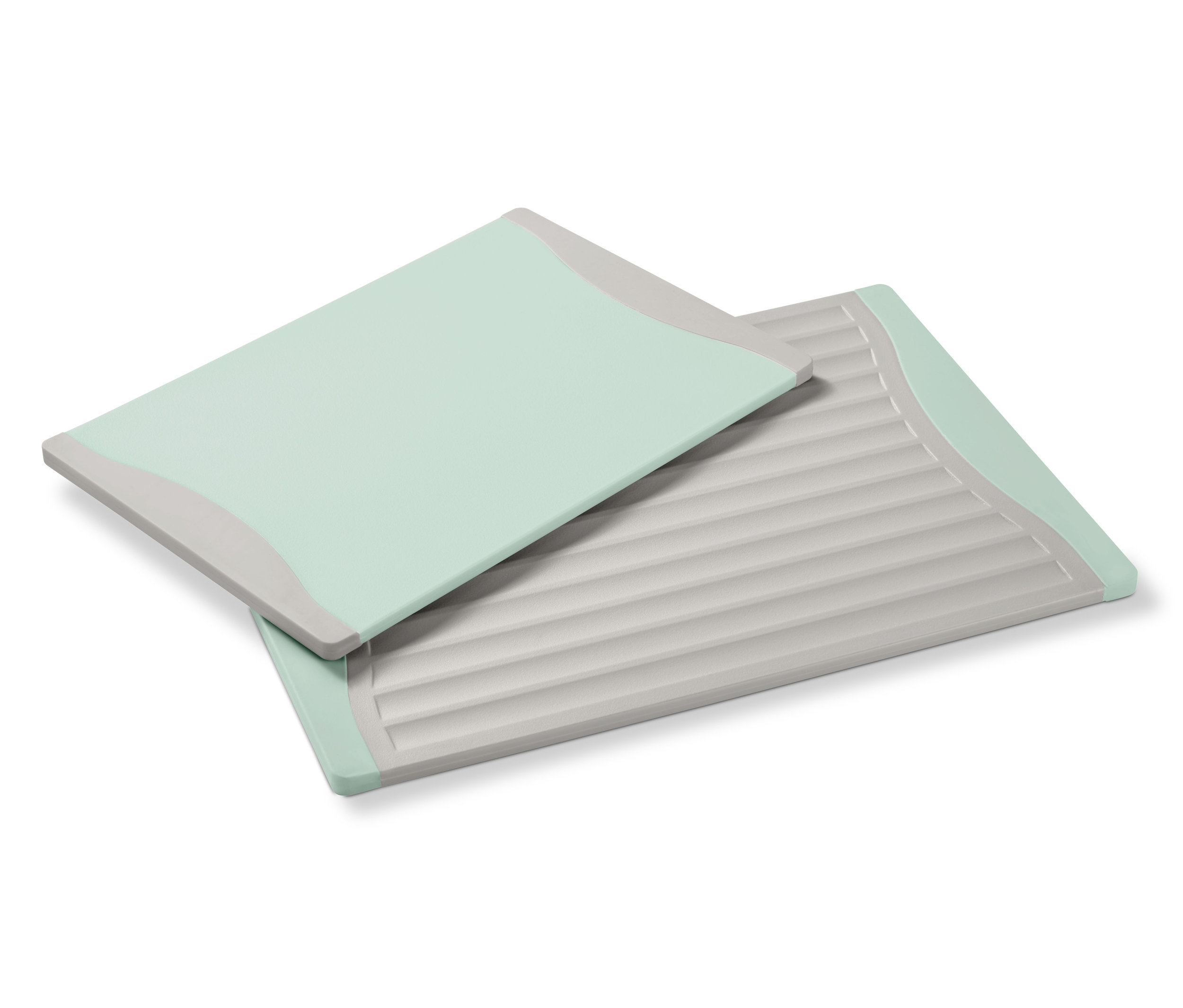 Dve dosky na krájanie ležia na sebe. Jedna je svetlozelená a druhá sivá.