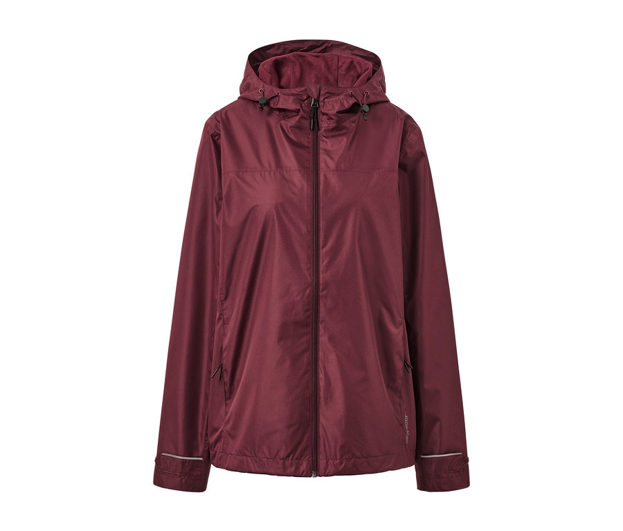 Vínovočervená bunda do dažďa s kapucňou.