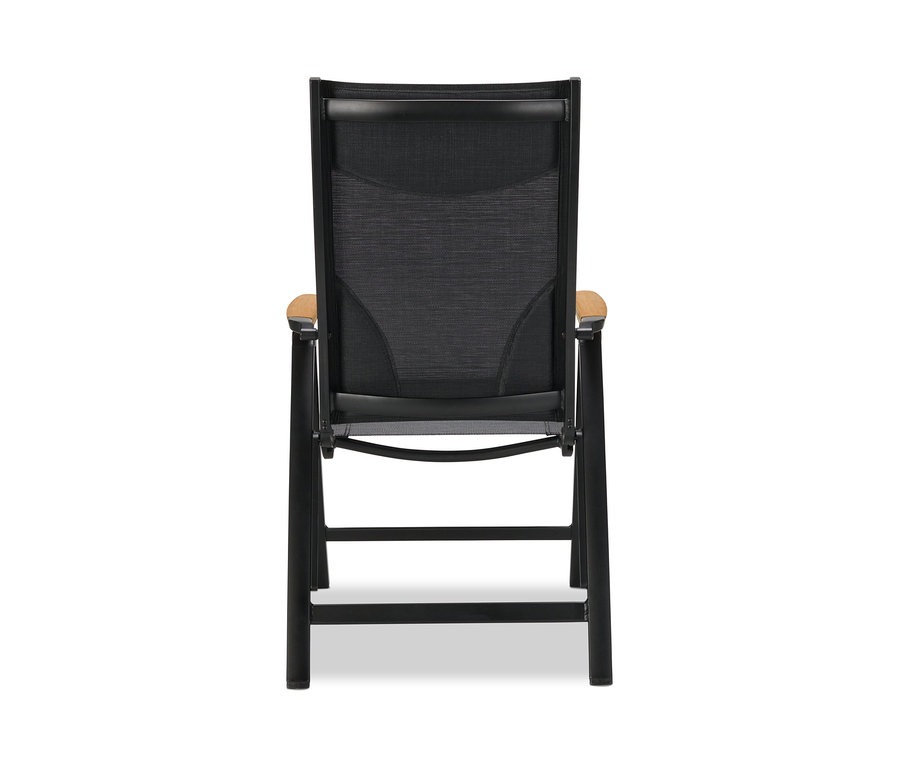 Pohľad zozadu na čierne záhradné kreslo s nastaviteľným vysokým operadlom a svetlými podrúčkami.