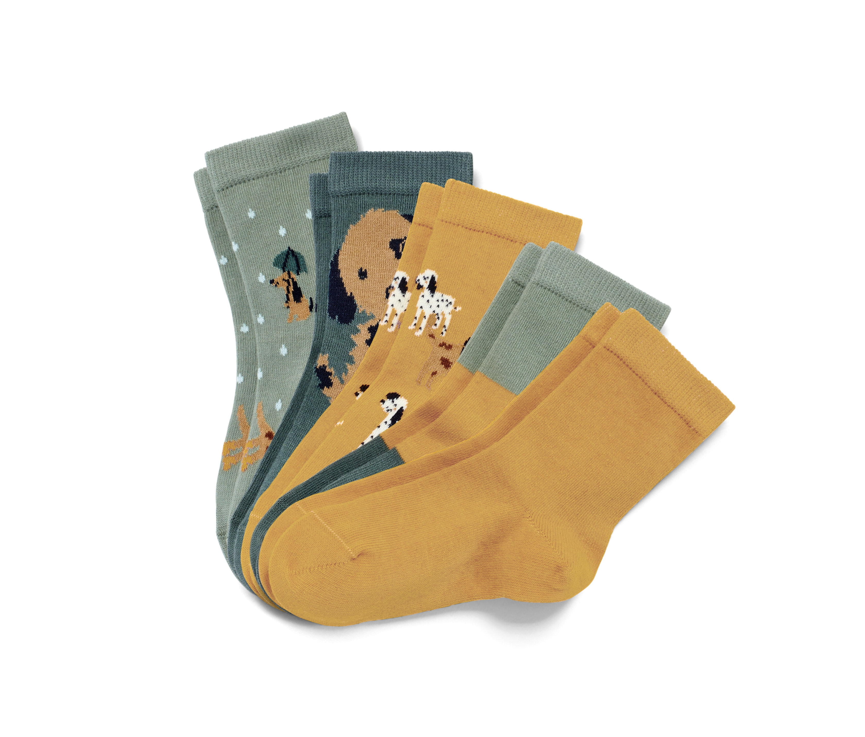 Detailný záber na päť párov detských ponožiek v zelenej a žltej farbe.