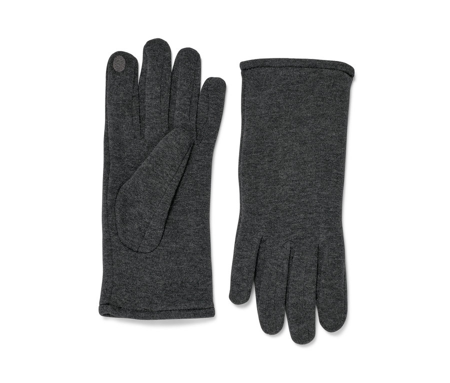 Dvoje rukavice z teplákoviny ležia vedľa seba.