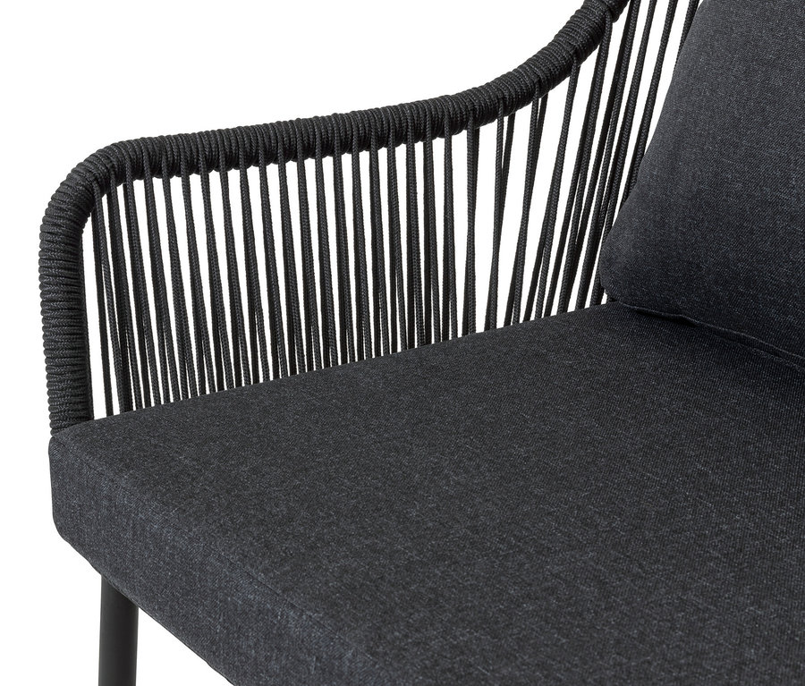 Detail rohovej sedačky s textilným výpletom.