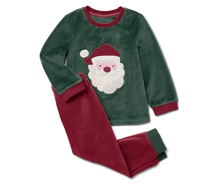 Zelené vianočné pyžamo s červeným lemom a aplikáciou Santa Clausa.