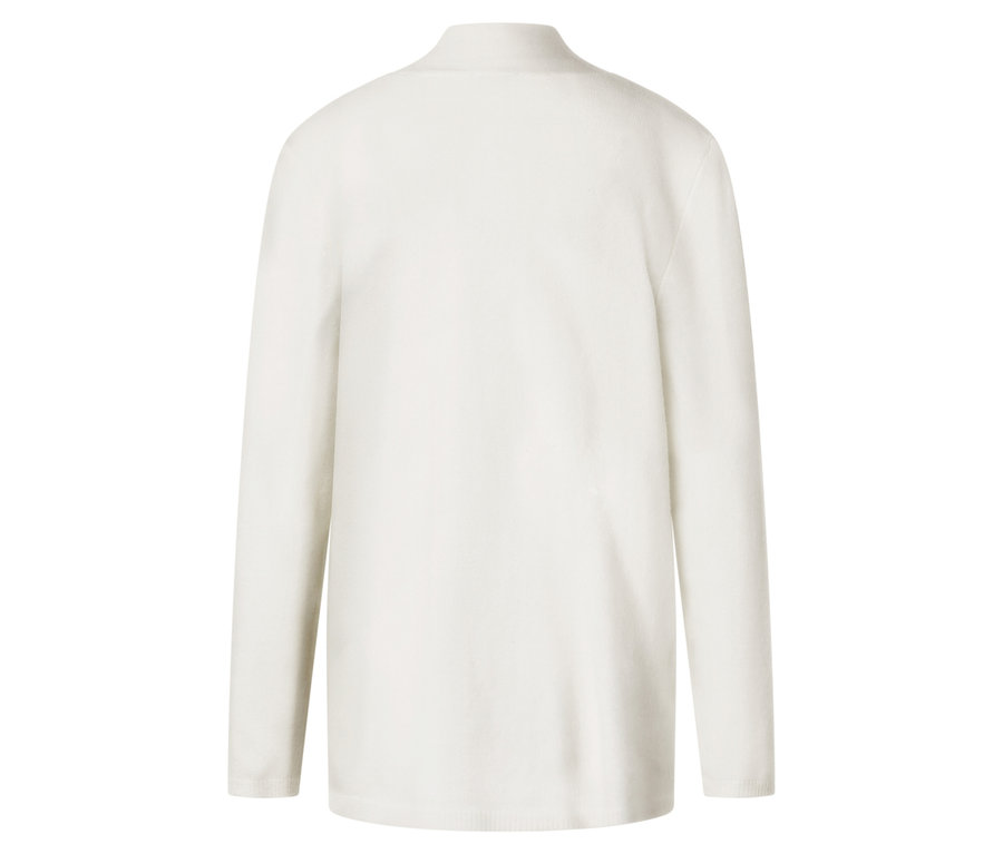 Pohľad zozadu na dlhý biely kardigán.