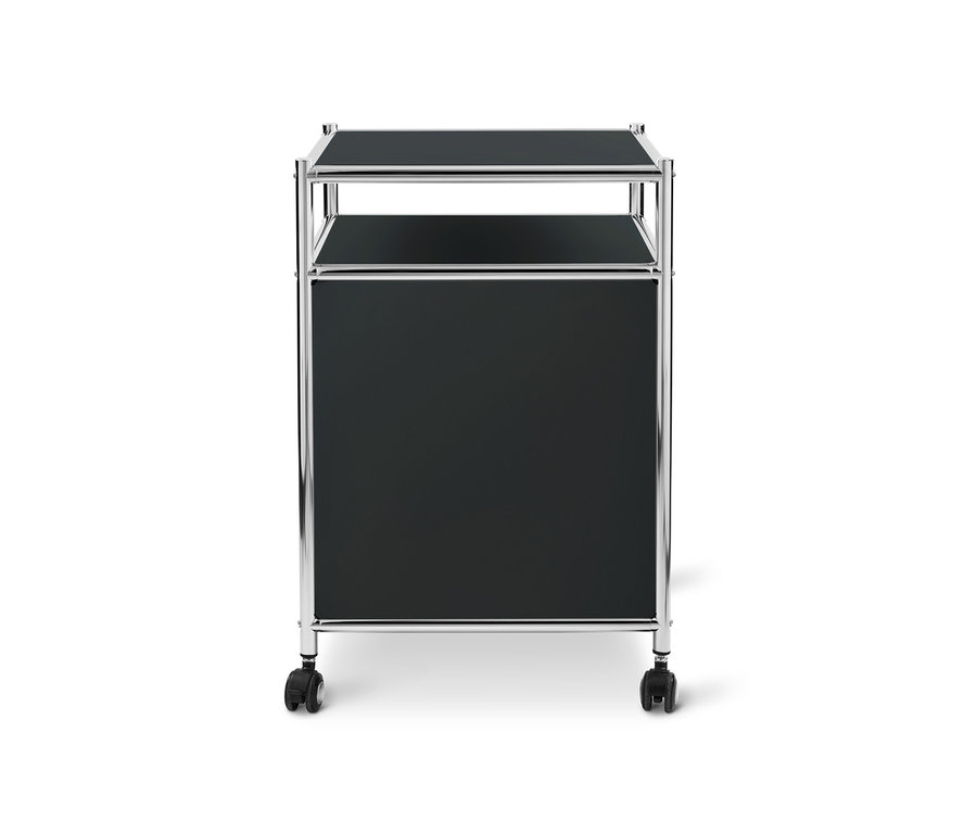 Čierny kovový kontajner na kolieskach »CN3« s výklopnou doskou.