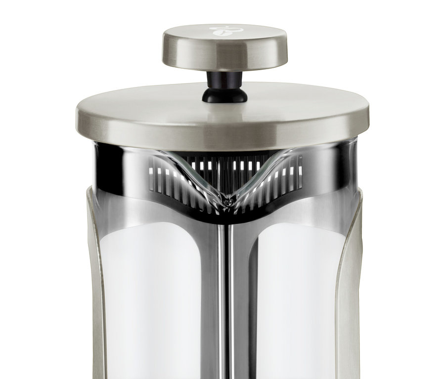 Detail striebornej kanvice french press 300 ml pre 2 šálky.