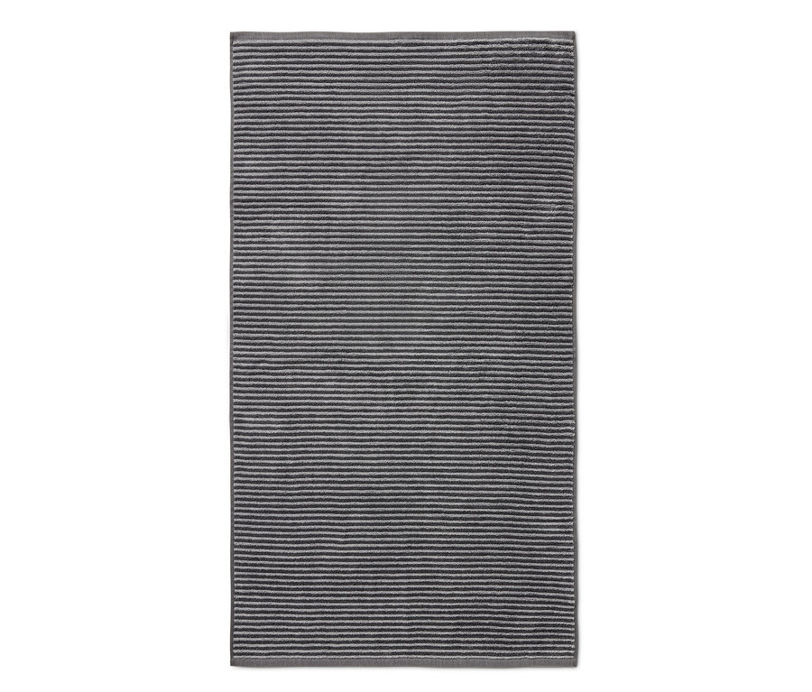 Detail kvalitnej sivej osušky s vodorovnými pruhmi.