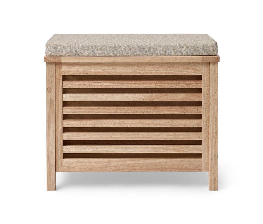 Truhlica z masívneho dreva s vankúšom.