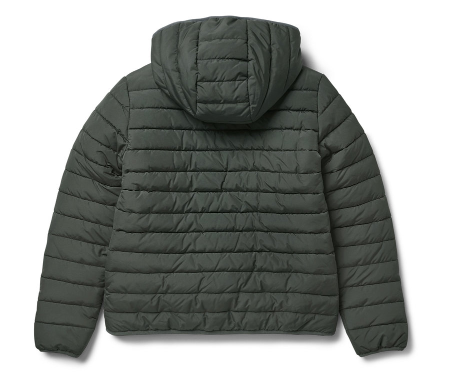 Pohľad zozadu na olivovozelenú prešívanú bundu s kapucňou.