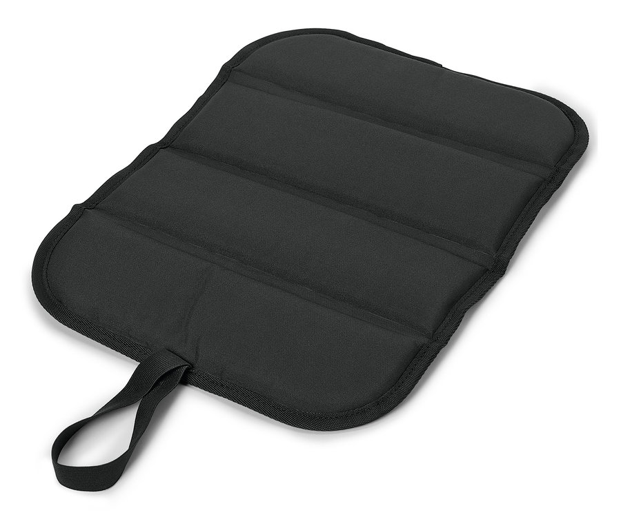 Čierny skladací podsedák s pútkom.