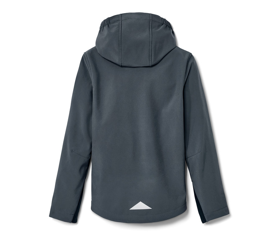 Pohľad zozadu na detskú softshellovú bundu.