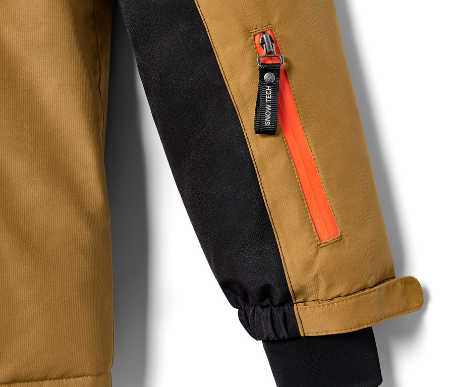 Detail detskej snowboardovej bundy.