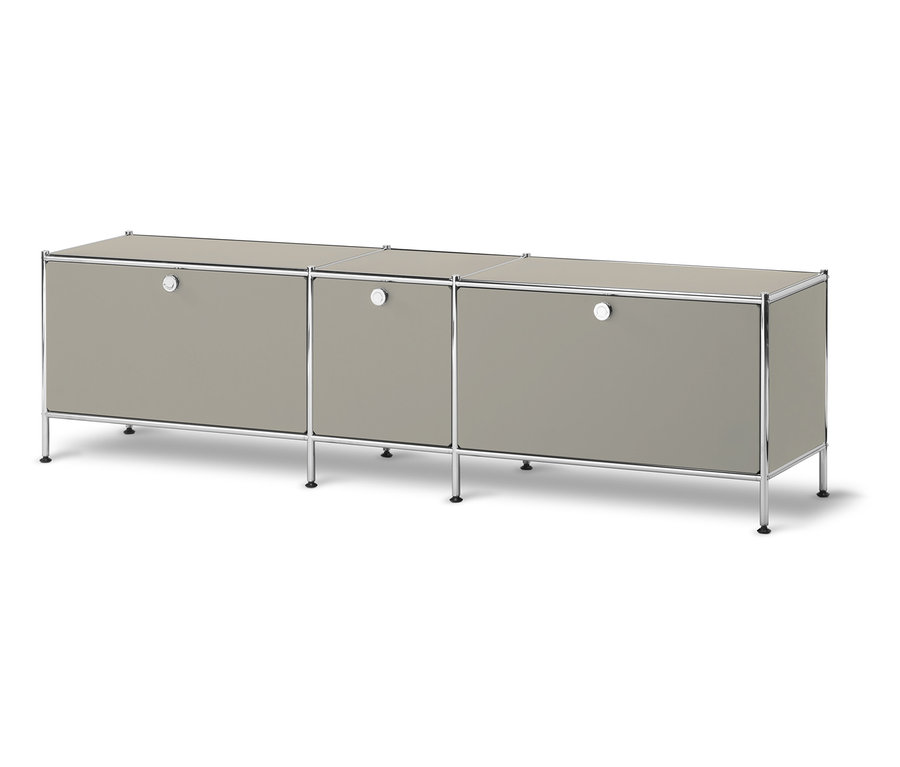 Sivá nízka skrinka »CN3« s 3 výklopnými dvierkami.