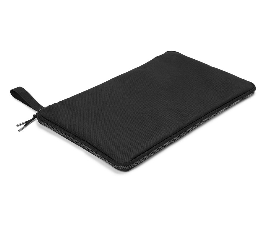 Čierne puzdro na zips s úchytkou na zipse.