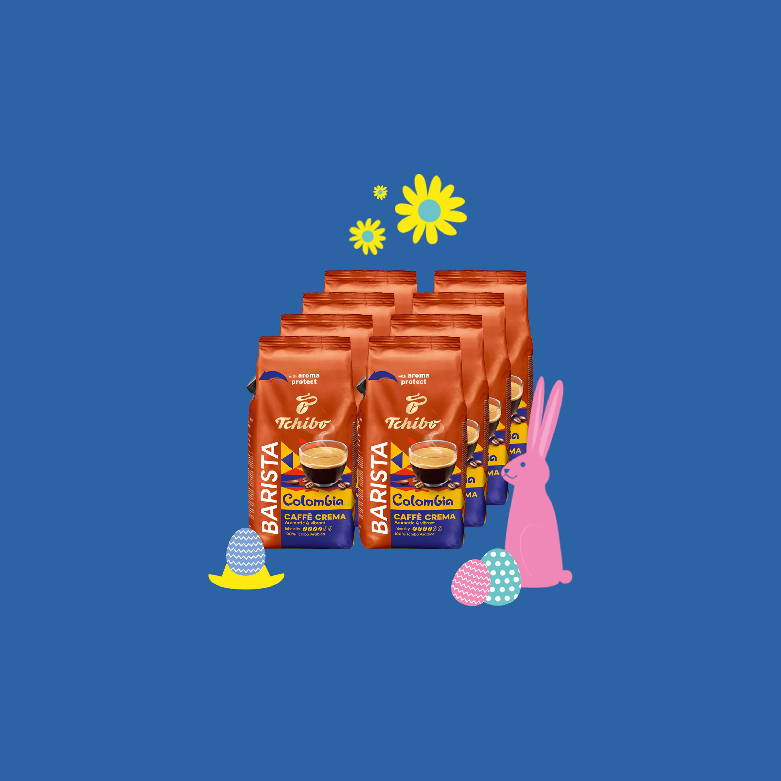 Sedem hnedých balení kávy Tchibo Barista Colombia Caffe Crema, žltý klobúk, zajac a maľované vajíčka na modrom pozadí.