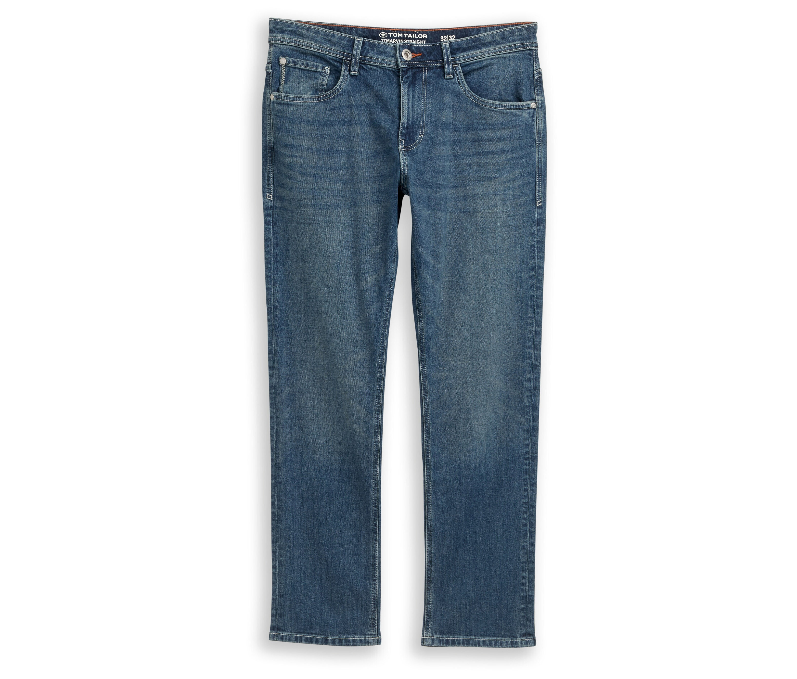 Tom Tailor TT MARVIN STRAIGHT Jeans mit Stretch, Used Mid Stone Blue Denim, ležiace na bielom pozadí.