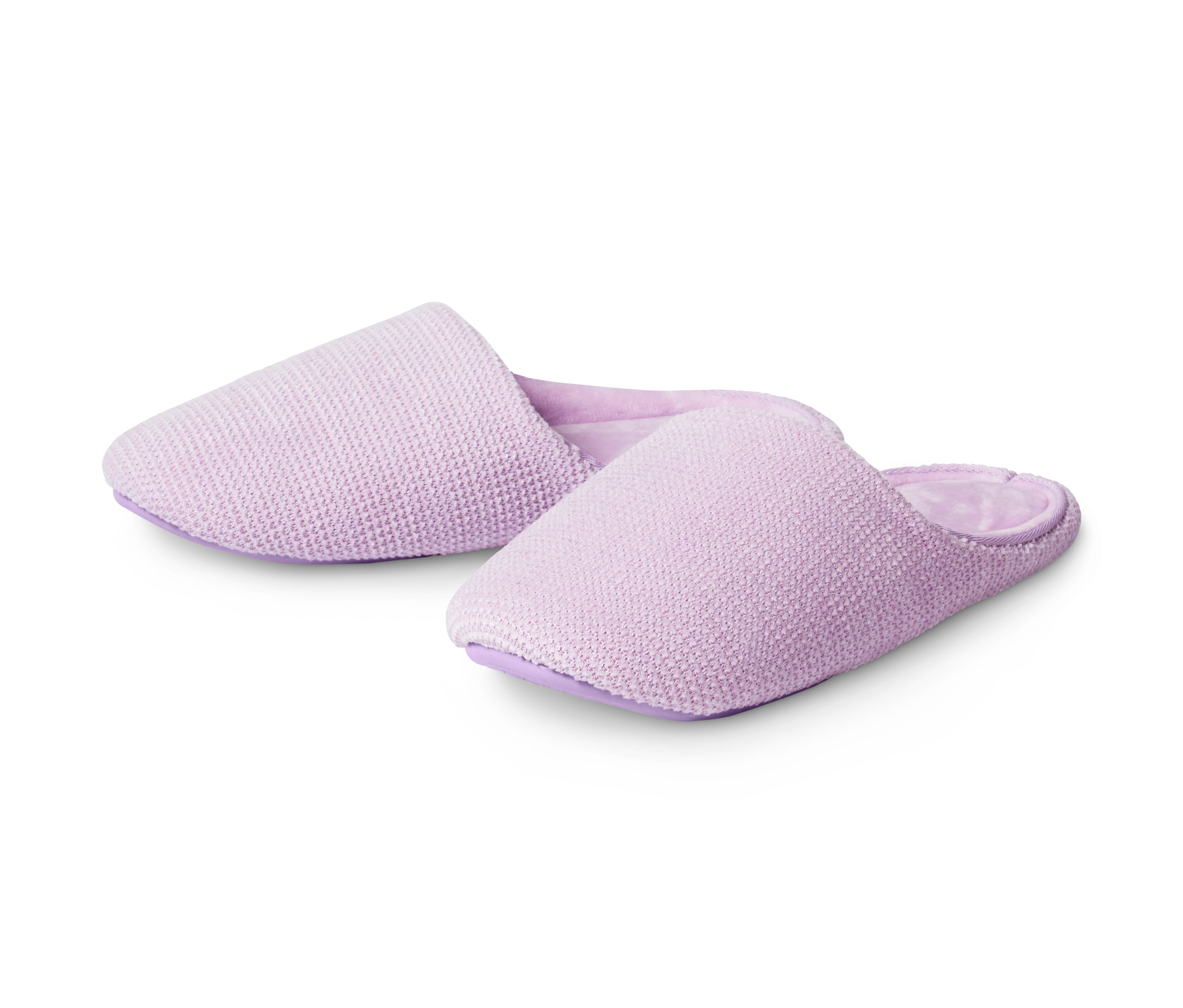 Dve svetlofialové domáce papuče.