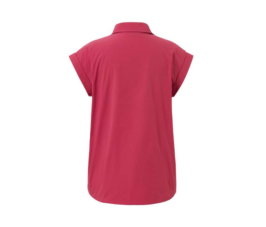 Pohľad zozadu na outdoorovú blúzku.