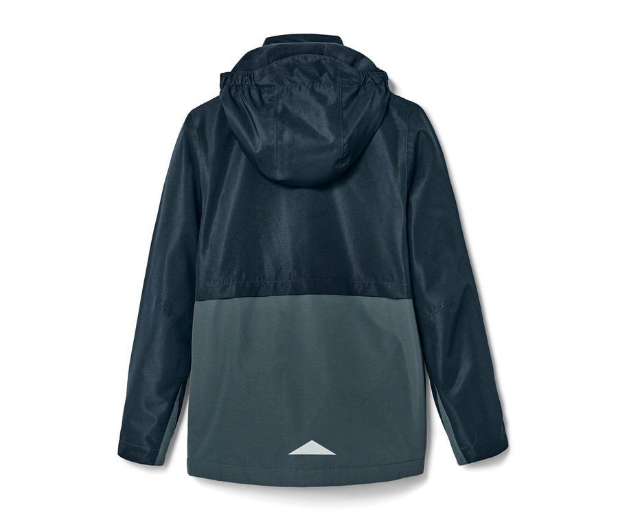 Tmavomodrá detská bunda do každého počasia zozadu, s kapucňou a reflexným prvkom.