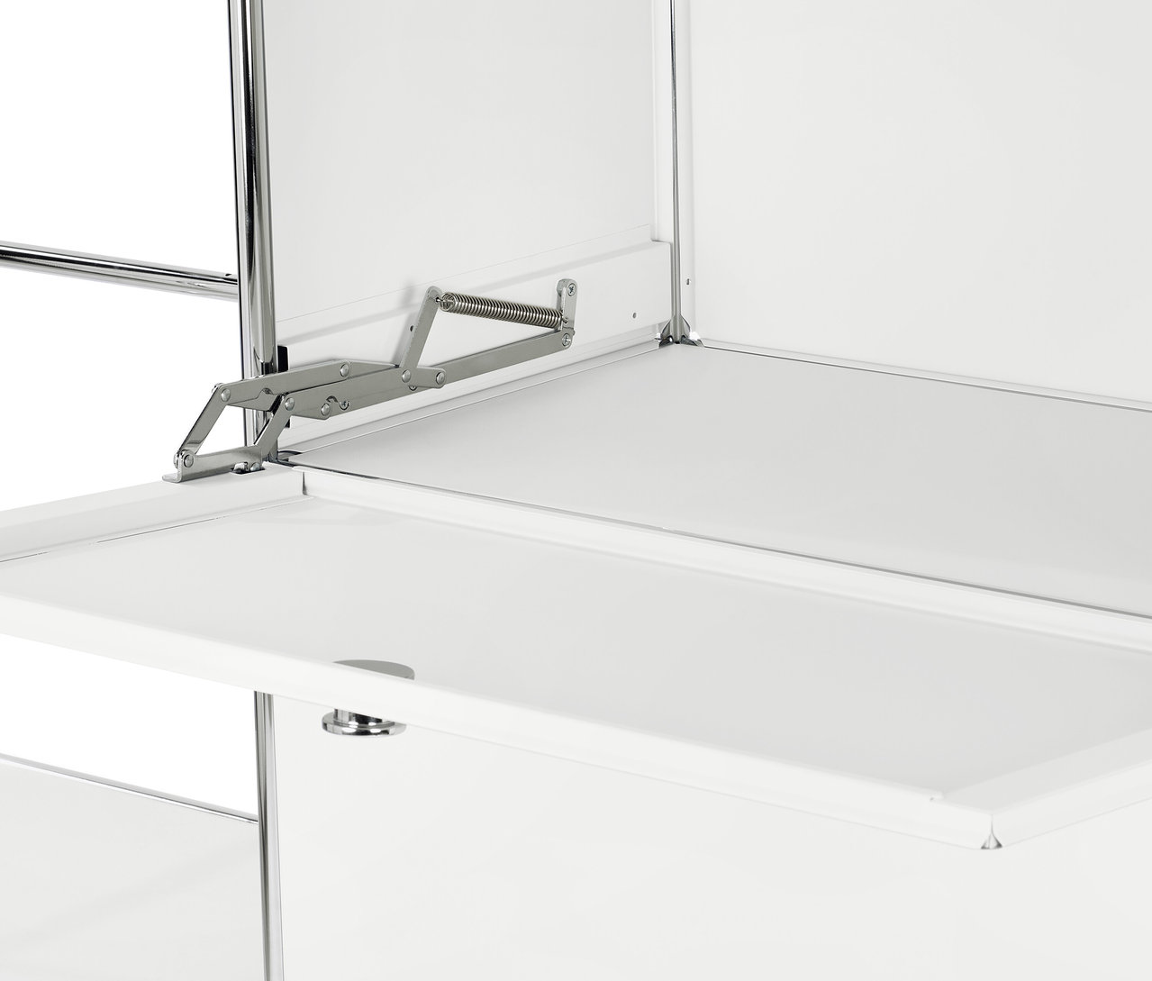 Detail bielej kovovej šatníkovej skrine »CN3« s 2 výklopnými priehradkami a 2 zásuvkami.